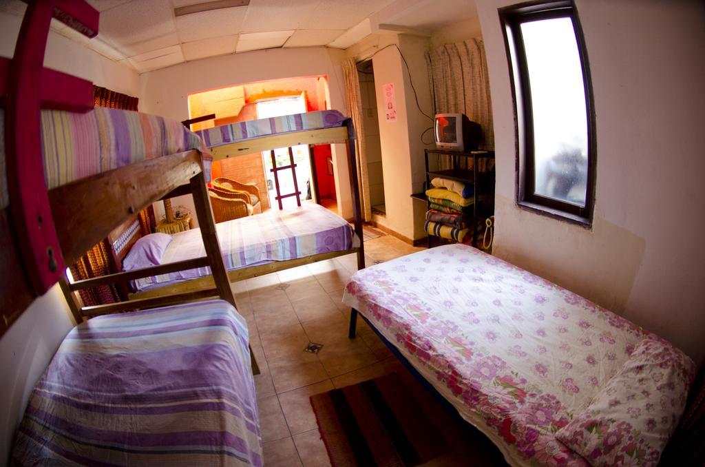 Hostal Los Aventureros Santa Cruz de La Sierra Chambre photo