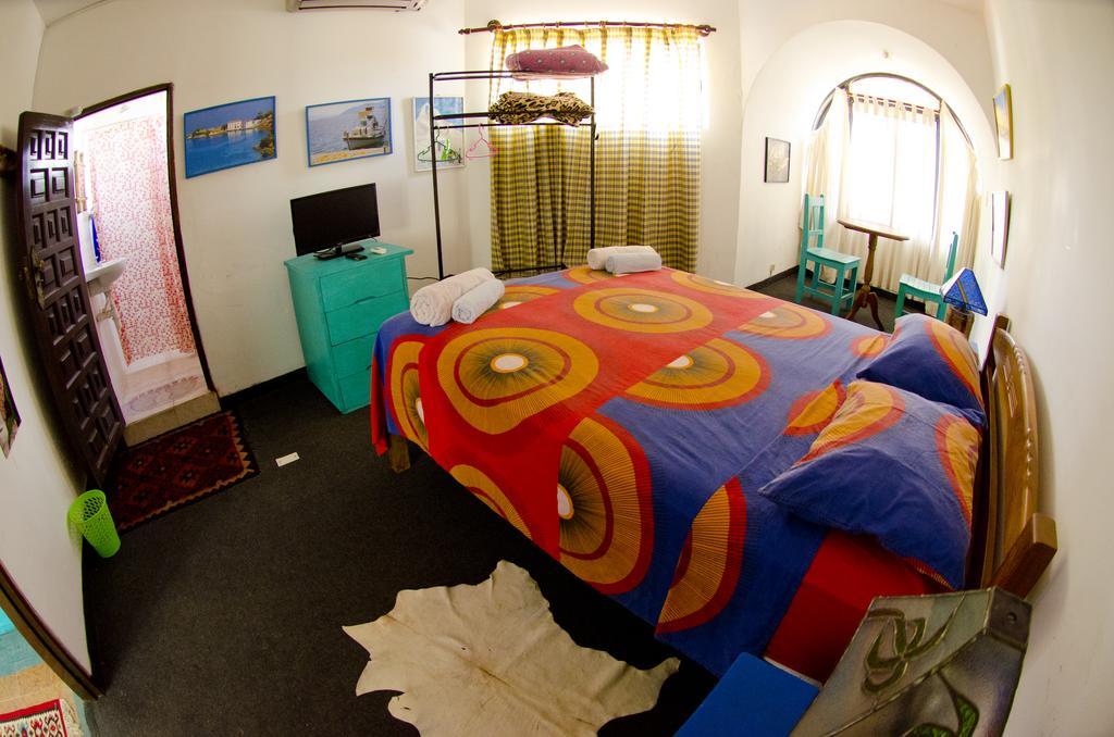 Hostal Los Aventureros Santa Cruz de La Sierra Chambre photo