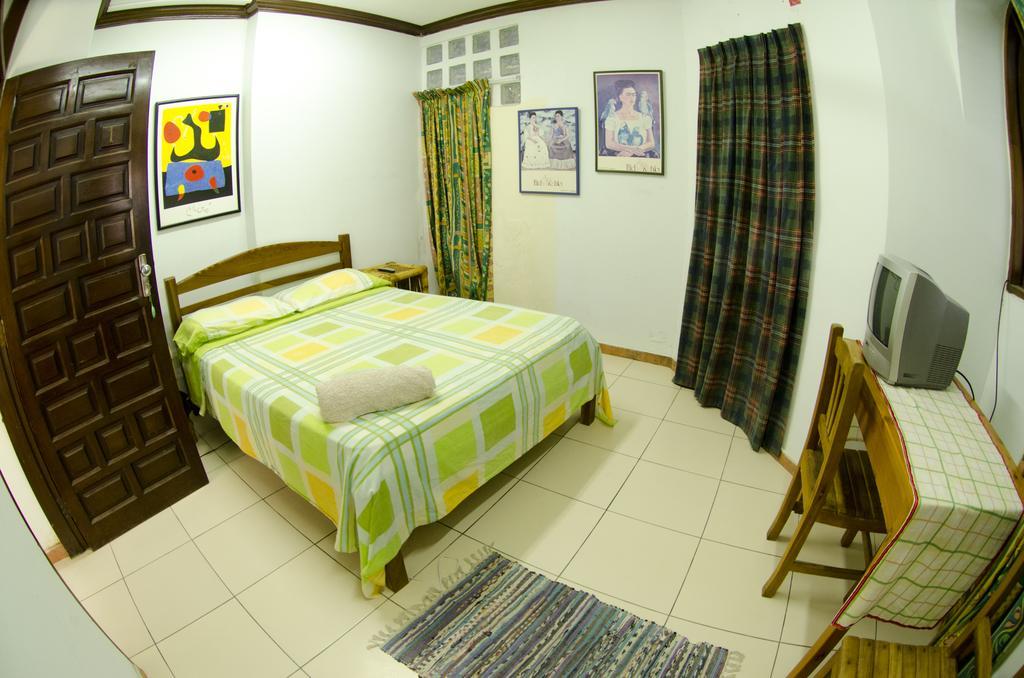 Hostal Los Aventureros Santa Cruz de La Sierra Chambre photo